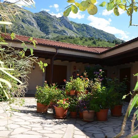 Hotel Arenas De Cabrales- Apartamentos エクステリア 写真