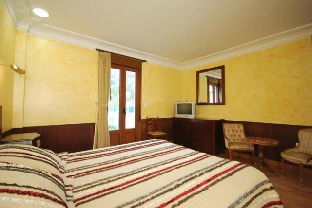 Hotel Arenas De Cabrales- Apartamentos エクステリア 写真