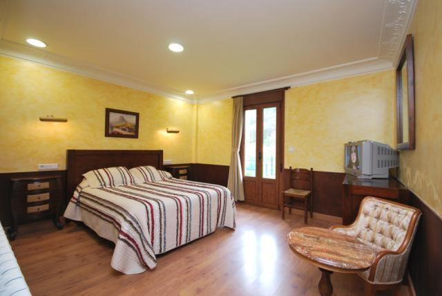 Hotel Arenas De Cabrales- Apartamentos エクステリア 写真