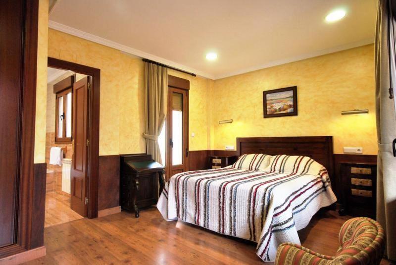 Hotel Arenas De Cabrales- Apartamentos エクステリア 写真