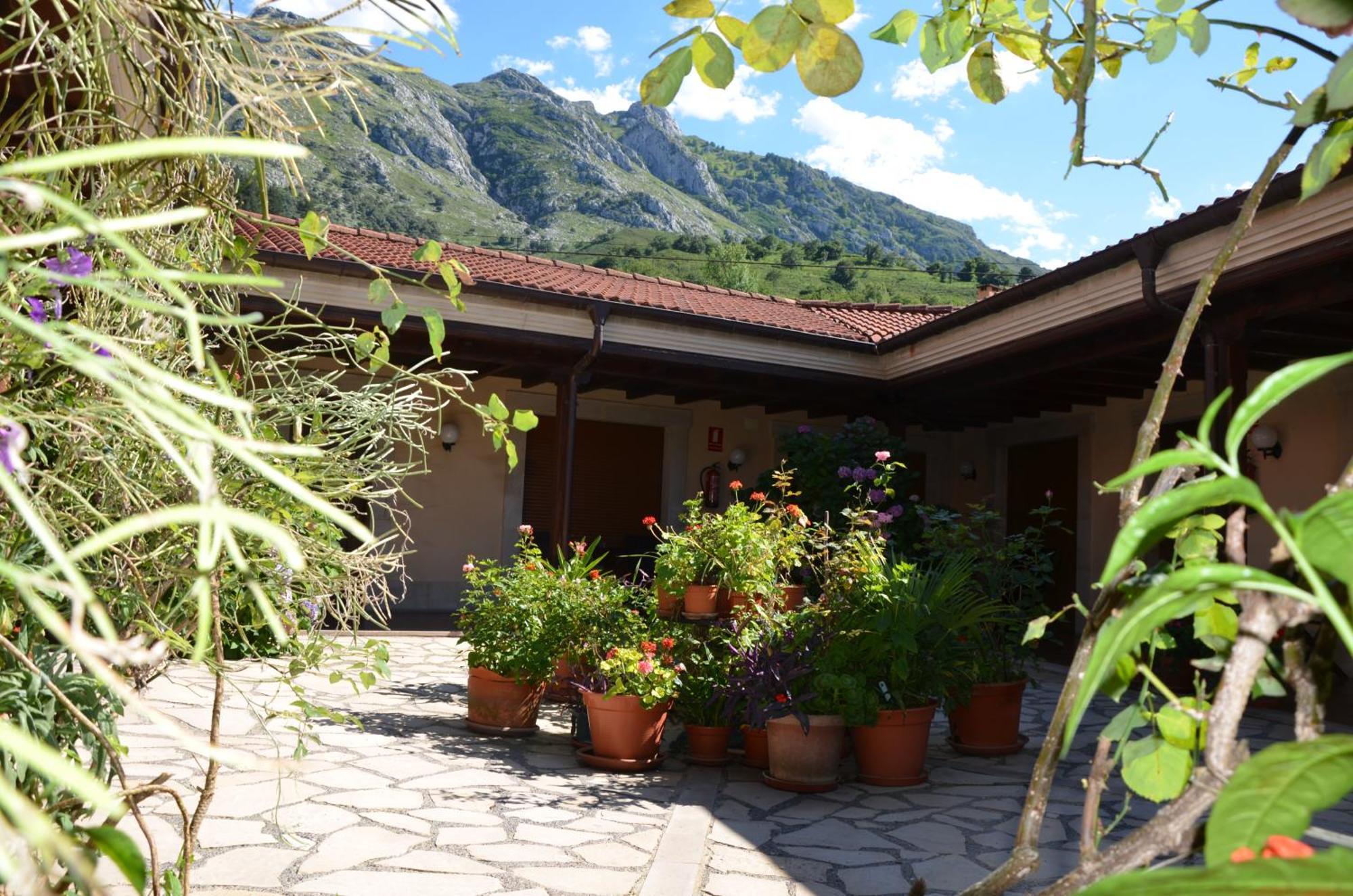 Hotel Arenas De Cabrales- Apartamentos エクステリア 写真